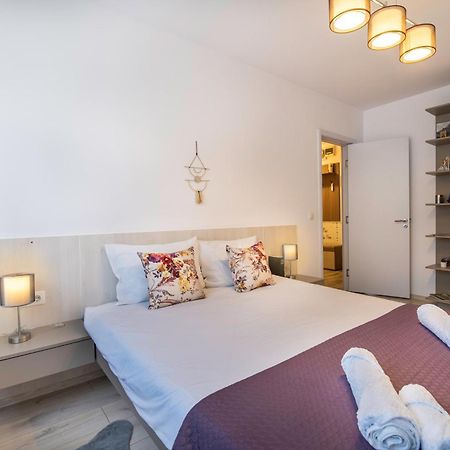 Springhome - Cozy Apartment With Balcony & Parking Braşov Exterior foto