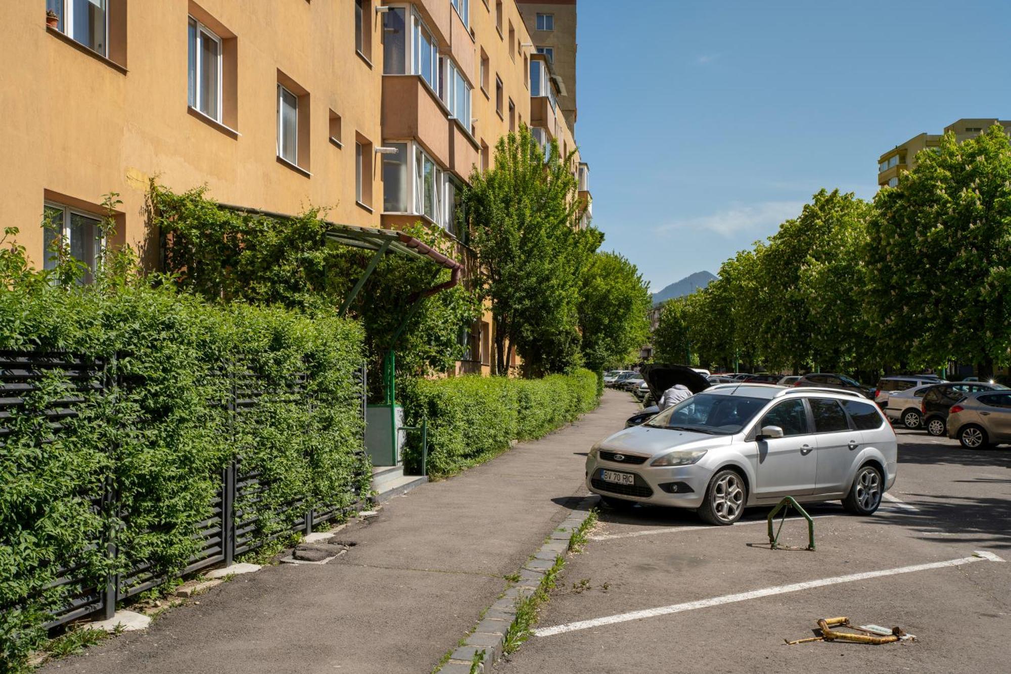 Springhome - Cozy Apartment With Balcony & Parking Braşov Exterior foto